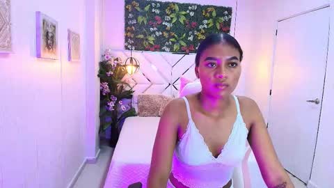 MELII EBONY online show from October 22, 11:56 am