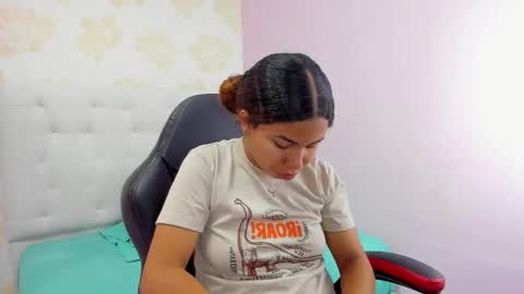 M E L I N A  online show from January 8, 7:53 pm