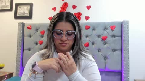 Snapshot of melinda_bob chatting on February 25, 5:40 pm Melinda online show from February 25, 5:40 pm