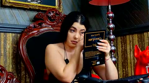 Snapshot of melissa_glow chatting on March 10, 9:01 am Melissa online show from March 10, 9:01 am