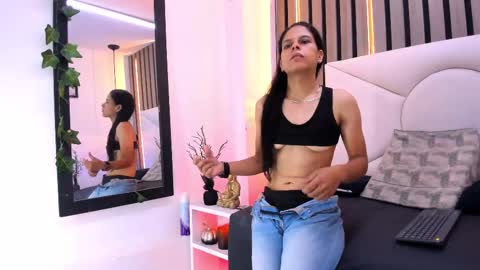 Melissa Gonzalez  online show from October 17, 1:04 pm