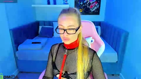 Snapshot of melissa_whitee chatting on October 2, 6:56 am Melissa online show from October 2, 6:56 am