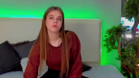 Snapshot of melissacrayzy chatting on February 19, 9:39 am MelissaCrayzy online show from February 19, 9:39 am