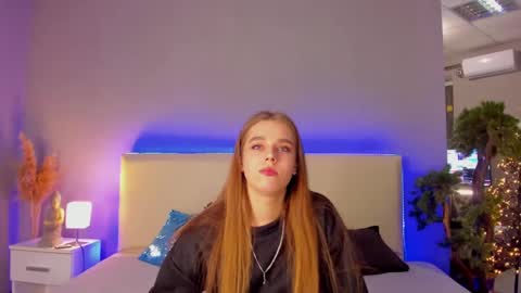 Snapshot of melissacrayzy chatting on February 18, 6:26 am MelissaCrayzy online show from February 18, 6:26 am