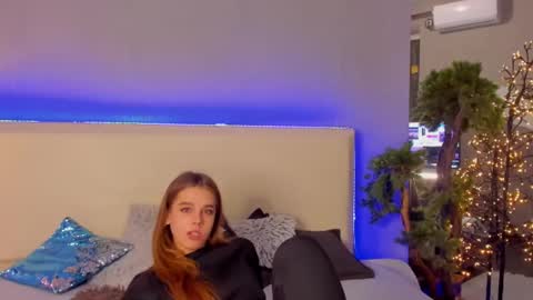 Snapshot of melissacrayzy chatting on February 18, 9:43 am MelissaCrayzy online show from February 18, 9:43 am