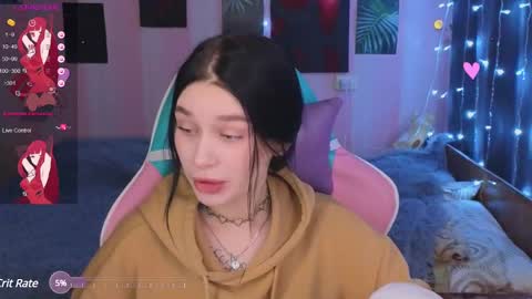Snapshot of mella_freya chatting on December 4, 9:18 pm Freya IM NONUDE online show from December 4, 9:18 pm