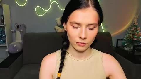 mellhyees online show from January 17, 6:06 pm