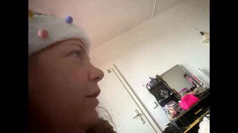 Snapshot of melli23 chatting on January 11, 9:04 am Melli online show from January 11, 9:04 am