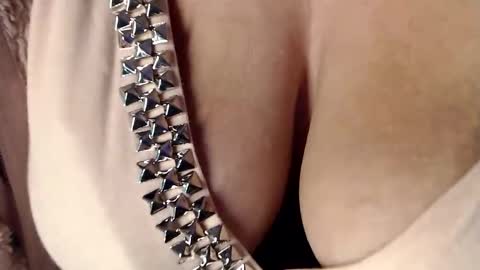 Snapshot of melli23 chatting on September 21, 10:25 pm Melli online show from September 21, 10:25 pm