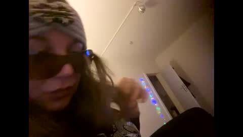 Snapshot of melli23 chatting on December 20, 5:51 pm Melli online show from December 20, 5:51 pm