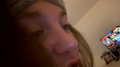 Snapshot of melli23 chatting on January 1, 1:47 am Melli online show from January 1, 1:47 am
