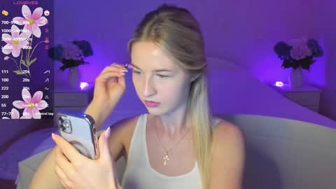 Snapshot of mellina_tey chatting on September 18, 6:45 pm Mellina online show from September 18, 6:45 pm
