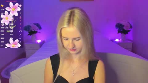 Snapshot of mellina_tey chatting on October 13, 9:28 pm Mellina online show from October 13, 9:28 pm