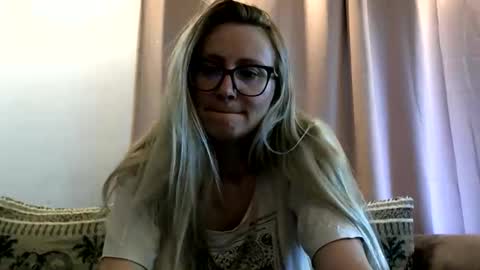 Melly online show from May 28, 7:06 am
