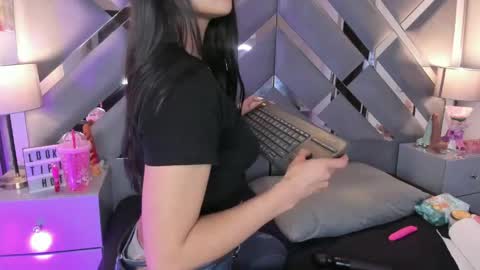 mel  online show from March 11, 8:45 pm