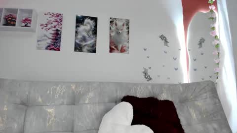 Snapshot of melody_cute10 chatting on September 18, 3:05 pm melody_cute10 online show from September 18, 3:05 pm