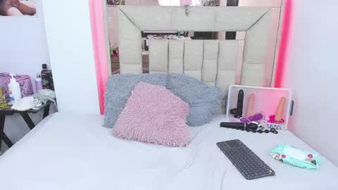 Snapshot of melodybonnet chatting on October 10, 11:27 am melody online show from October 10, 11:27 am