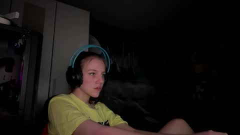 Snapshot of melonygriffen chatting on September 28, 3:10 pm Hi Im Aria 18 years old online show from September 28, 3:10 pm