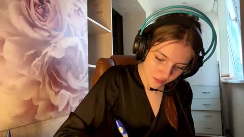 Snapshot of melonygriffen chatting on October 2, 2:16 pm Hi Im Aria 18 years old online show from October 2, 2:16 pm
