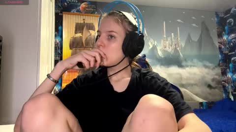 Hi Im Aria 18 years old online show from March 26, 1:38 pm