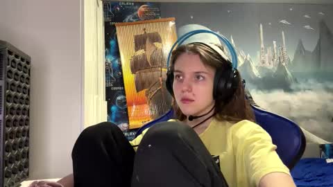 Hi Im Aria 18 years old online show from March 11, 2:42 pm