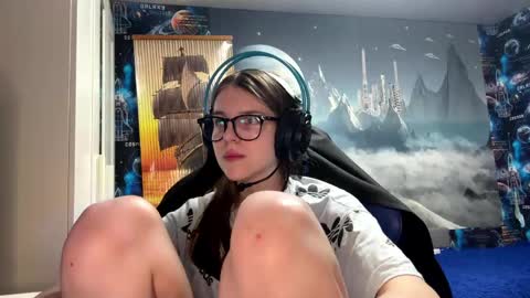 Hi Im Aria 18 years old online show from May 19, 4:25 pm