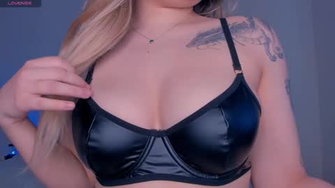 Snapshot of meow_rinnie chatting on September 11, 10:05 am My links --- online show from September 11, 10:05 am