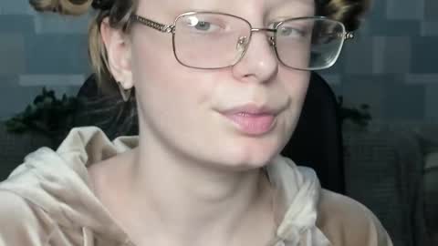 meowcr online show from December 15, 8:27 pm