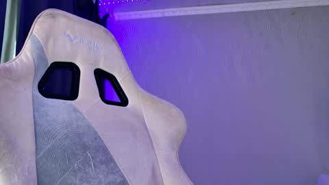 Mia online show from April 8, 5:21 am