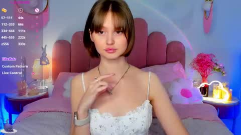 Snapshot of merylew chatting on October 18, 5:44 am Anna online show from October 18, 5:44 am