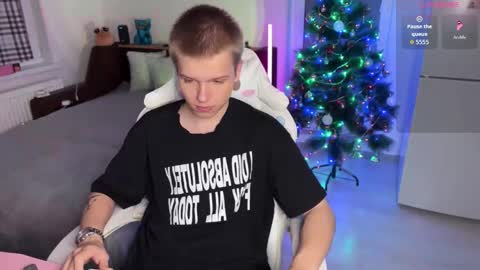 Arthur online show from December 15, 1:40 pm