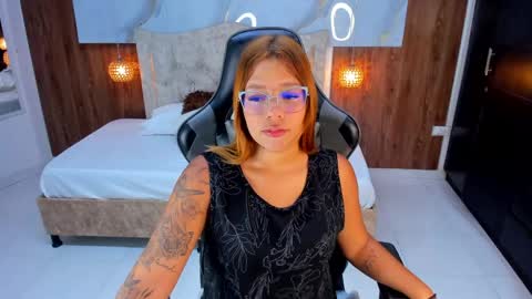 Violett online show from June 3, 8:14 pm