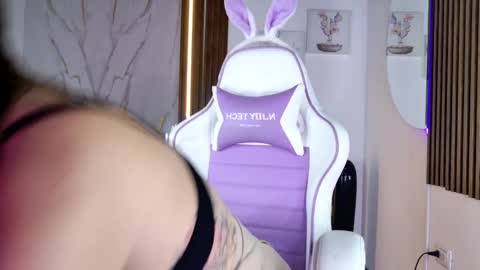 Mia Blonde online show from January 6, 8:02 pm