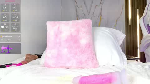Snapshot of mia__099 chatting on October 10, 9:41 pm Mia Blonde online show from October 10, 9:41 pm