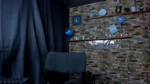 Snapshot of mia_and_vincentt chatting on October 15, 3:54 am Mia and vincentt model indepent online show from October 15, 3:54 am