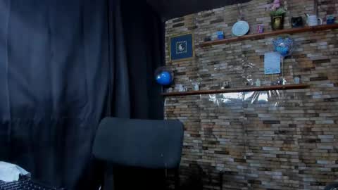 Snapshot of mia_and_vincentt chatting on October 17, 6:06 am Mia and vincentt model indepent online show from October 17, 6:06 am