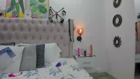 Mia Bek online show from December 7, 5:10 am