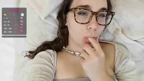 Snapshot of mia_boone chatting on December 31, 4:57 pm mia_boone online show from December 31, 4:57 pm