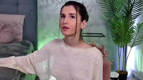 Freya Allen online show from February 13, 10:00 pm