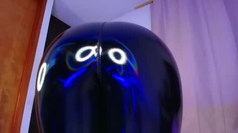 Mia online show from March 6, 11:26 pm