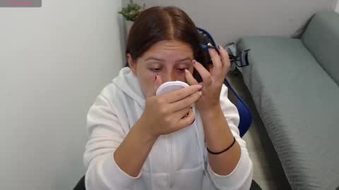 Mia online show from January 14, 1:52 pm