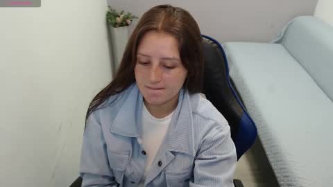 Mia online show from November 20, 1:42 pm