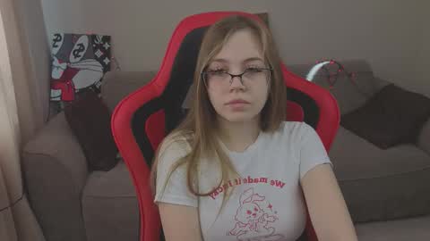 Snapshot of mia_dixson chatting on October 12, 7:23 am Mia online show from October 12, 7:23 am