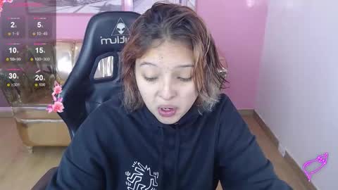 Mia online show from November 5, 1:13 pm