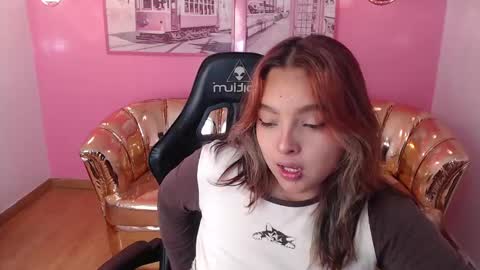 Snapshot of mia_foster_t chatting on October 3, 2:03 pm Mia online show from October 3, 2:03 pm