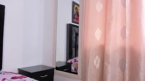 Snapshot of mia_fox3 chatting on September 26, 12:46 pm mia fox online show from September 26, 12:46 pm