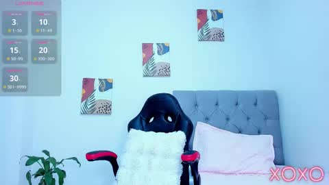 Mia online show from December 19, 9:10 pm