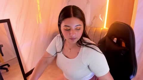Snapshot of mia_hot_tf chatting on October 4, 9:23 pm Mia online show from October 4, 9:23 pm