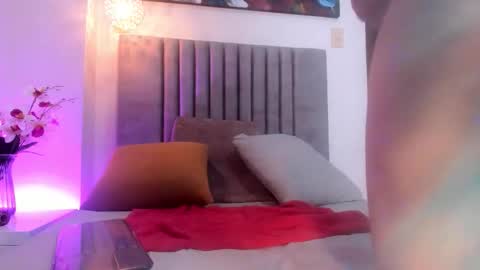 Mia online show from March 4, 6:38 pm