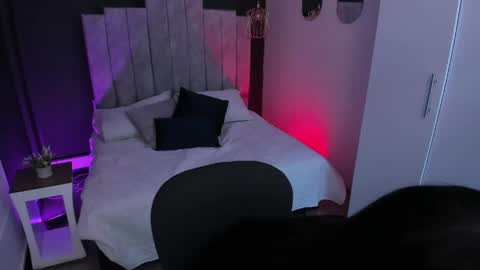 Val  online show from May 26, 8:37 pm